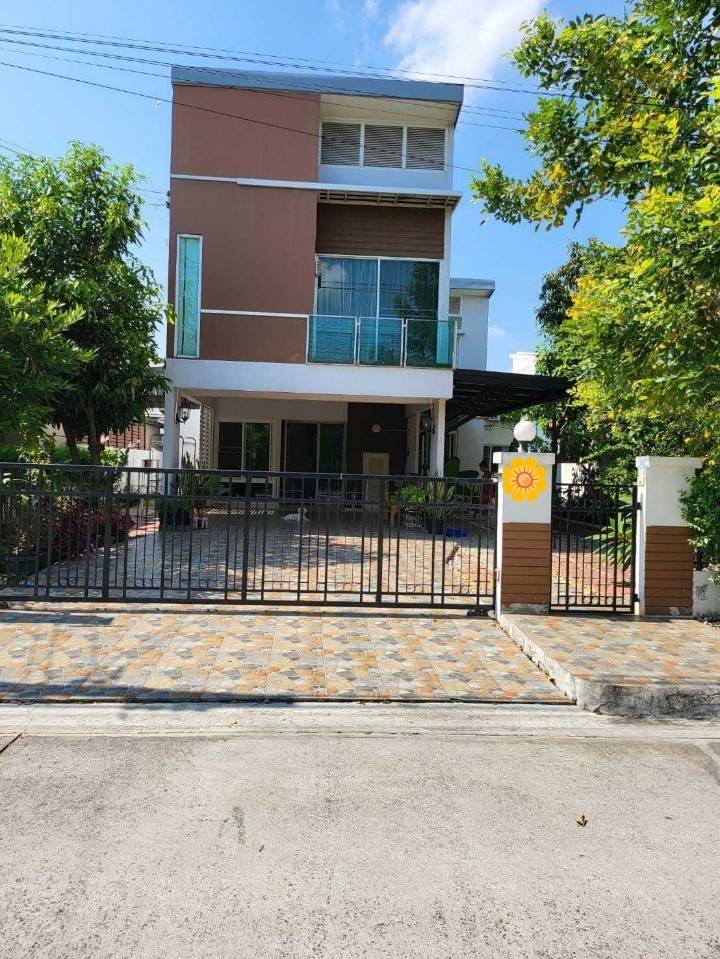 For RentHouseLadkrabang, Suwannaphum Airport : #For rent, 3-storey single house, 3 bedrooms, 2 bathrooms, modern style, Home Place The Park, Wongwaen-Rama 9, near the airport, for rent 45,000 baht per month, including common areas #Accept pets #Accept foreigners #Accept company registration