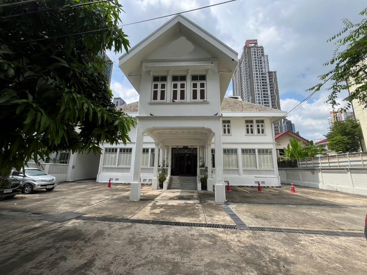 For RentHouseSathorn, Narathiwat : A stunning Thai-style house for commercial rent in Sathorn