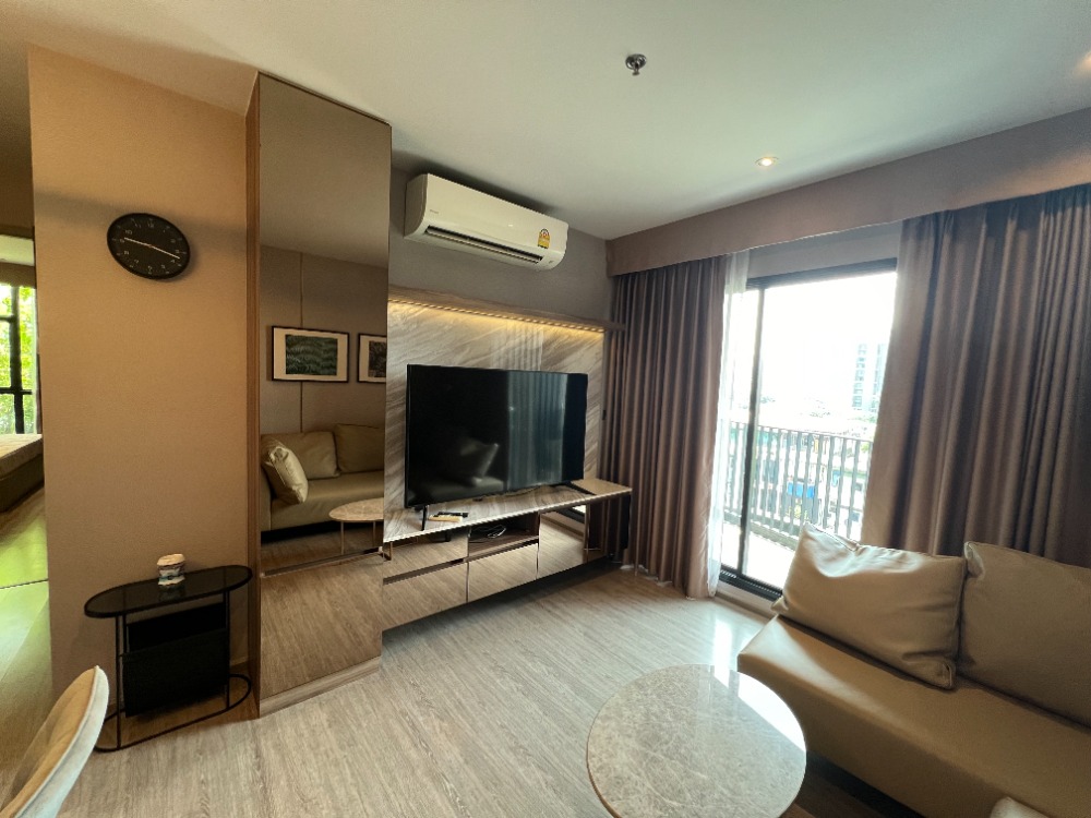 ให้เช่าคอนโดสุขุมวิท อโศก ทองหล่อ : RHYTHM EKKAMAI 2 BEDROOM CORNER ROOM FULLY FURNISHED GREAT VIEWS (70,000 Baht per Month)