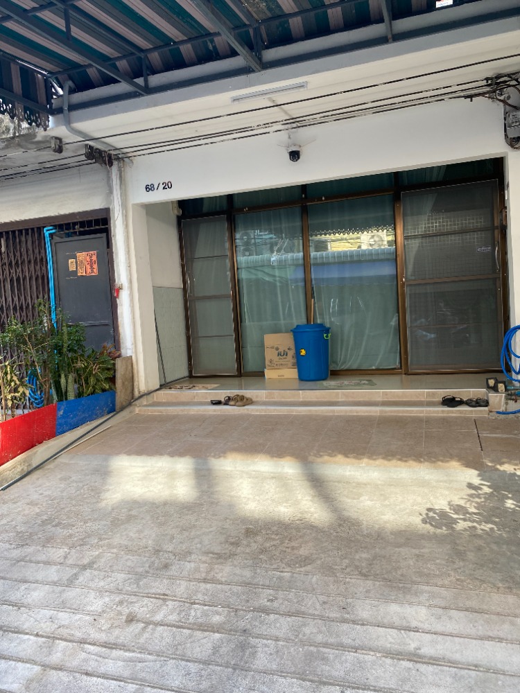 For RentShop HouseRatchathewi,Phayathai : Commercial building for rent, Soi Petchburi 5, 4 floors, 3 bedrooms, 3 bathrooms, 1 parking space, near BTS Phaya Thai / Airport Rail link, walking distance