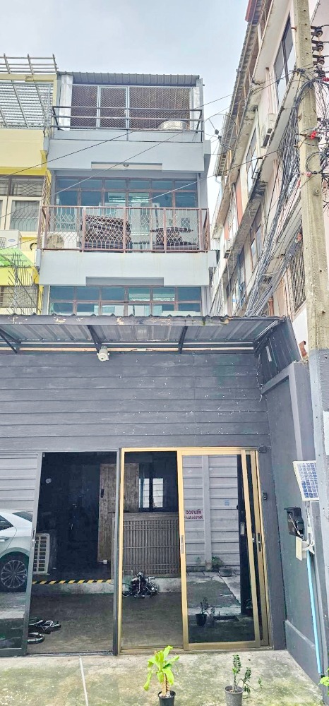 For RentShophouseSilom, Saladaeng, Bangrak : H0575😊 For RENT For rent, commercial building, 4 floors🚪5 bedrooms🚄near BTS Sala Daeng🔔House area: 19.00 sq.wa🔔Usable area: 19.00 sq.m.💲Rent: 120,000฿📞O99-5919653,O65-9423251✅LineID:@sureresidence