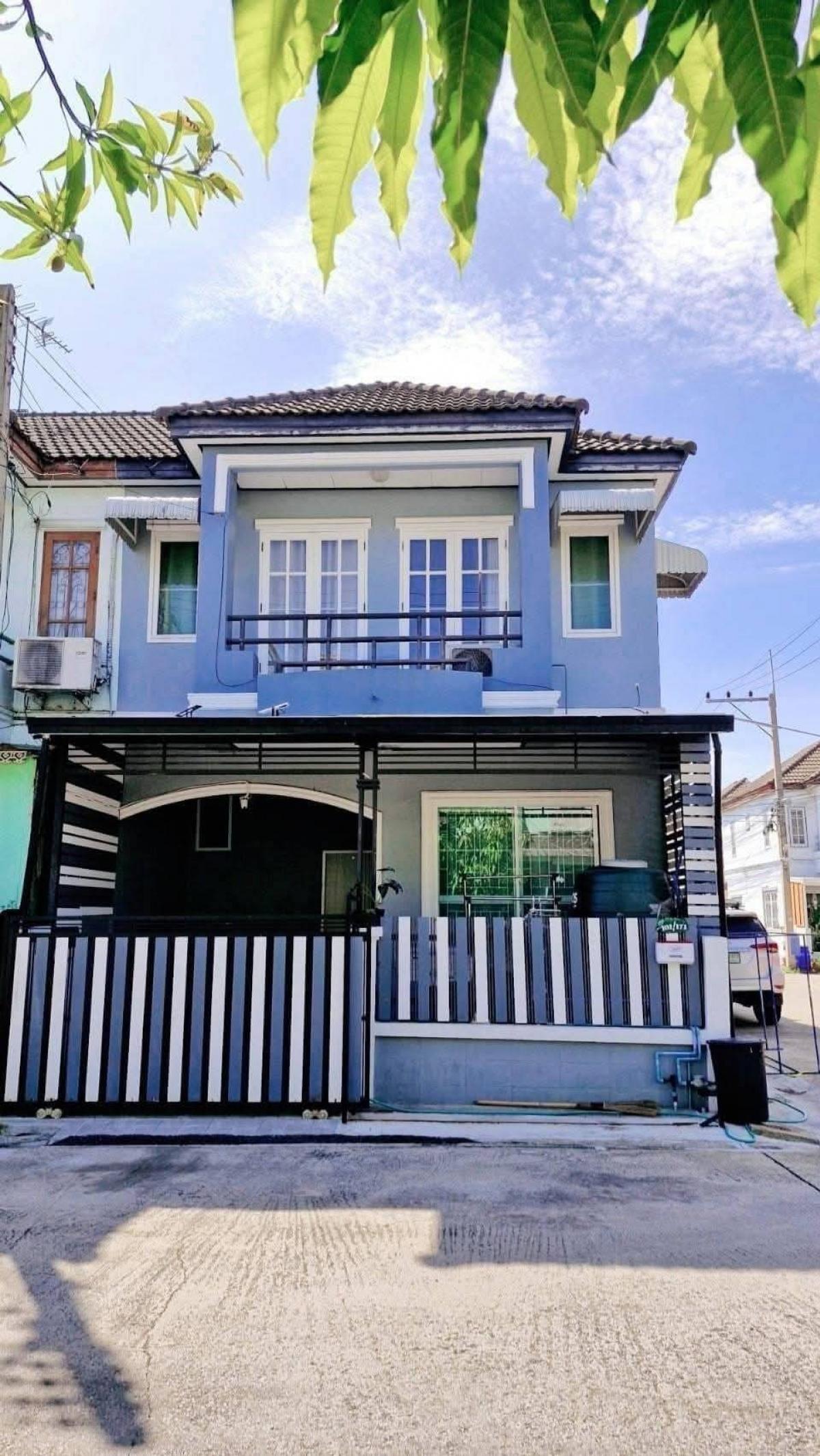 For SaleTownhousePathum Thani,Rangsit, Thammasat : Townhouse at the end of the house, near Thai Market, with furniture, air conditioner, free transfer