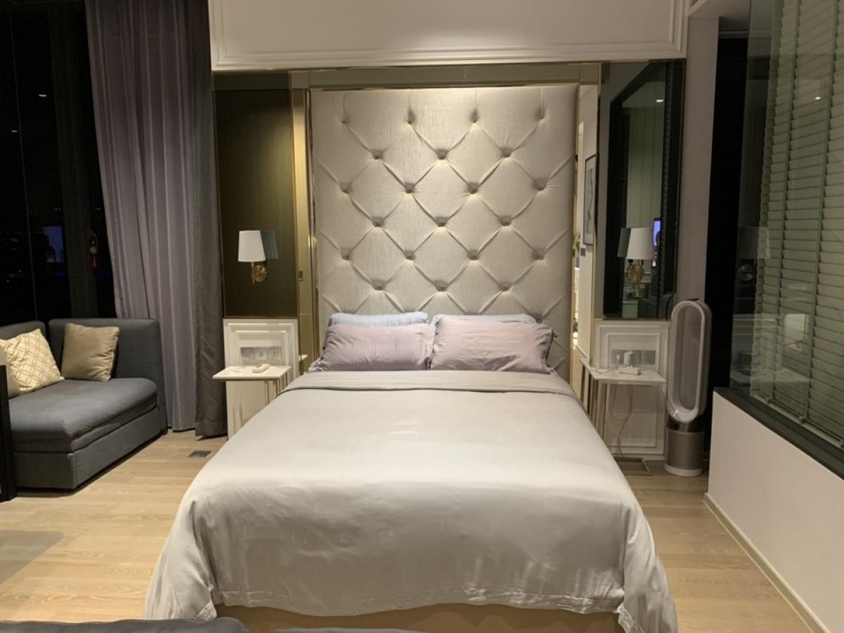 For RentCondoSilom, Saladaeng, Bangrak : For rent, beautifully decorated room, complete with furniture + electrical appliances, Ashton-Silom Condo on Silom Road, BTS Chong Nonsi, size 49 sq m, 1 bedroom, 1 bathroom, cheap rent 42,000 baht/month, premium condition room, interested call 0626562896