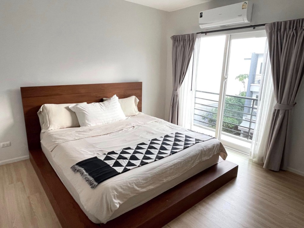 For RentTownhouseLadkrabang, Suwannaphum Airport : 6712-1902𝙄𝙉𝙀 Please come (reply very quickly): 📱 Property code 6712-1902 📱: Line ID: @bbcondo88