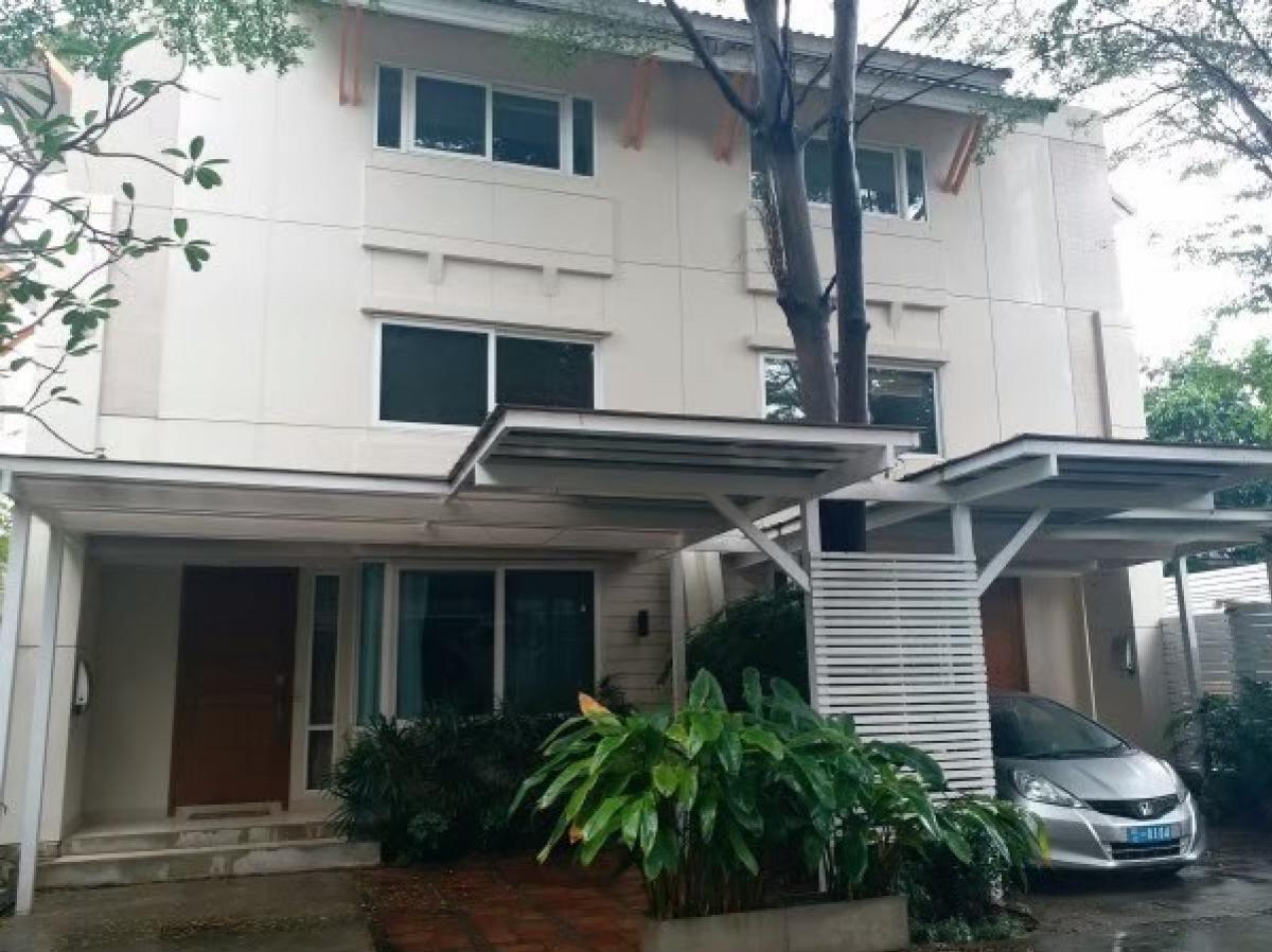 ให้เช่าทาวน์เฮ้าส์/ทาวน์โฮมสุขุมวิท อโศก ทองหล่อ : Townhome in Ekkamai for rent