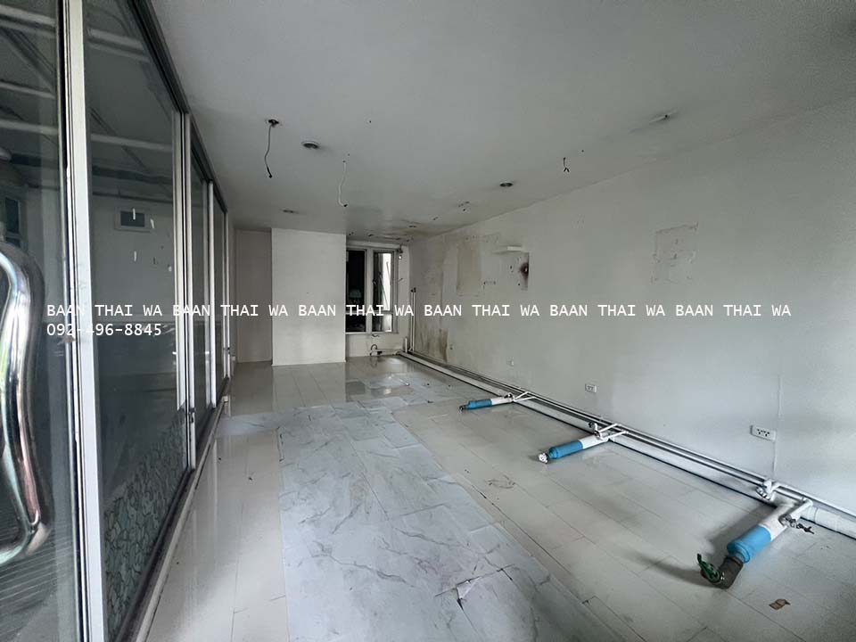 ให้เช่าโชว์รูมสีลม ศาลาแดง บางรัก : ปล่อยเช่าพื้นที่ชั้น G Retail space on G Floor for rent