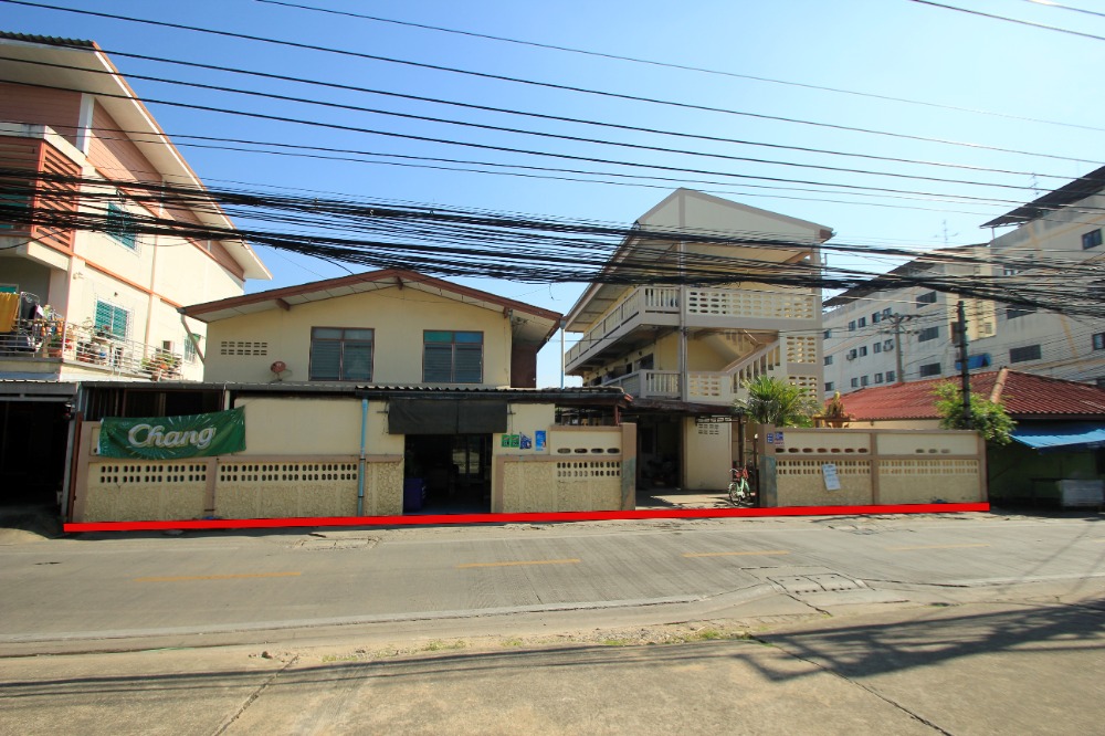 For SaleHotel&Apartment BusinessBang kae, Phetkasem : Apartment for sale with detached house, Petchkasem 110, near Thonburi University, 200 meters, land 380 square meters, on the main road, full of tenants, near the market, community area, convenient transportation, suitable for investment, ready to live in