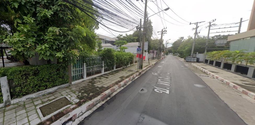 For SaleLandSukhumvit, Asoke, Thonglor : Land for sale in the city center, Ekkamai Soi, 700 meters from Ekkamai BTS, land size 1-1-11 rai: 511 square wa.