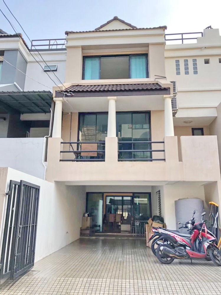 For RentTownhouseLadprao, Central Ladprao : H0574😊 For RENT Townhouse for rent, 3.5 floors🚪5 bedrooms🚄near MRT Phawana🏢Lat Phrao🔔House area: 33 sq.wa🔔Usable area: 300 sq.m.💲Rent: 25,000฿📞O99-5919653,O65-9423251✅LineID:@sureresidence