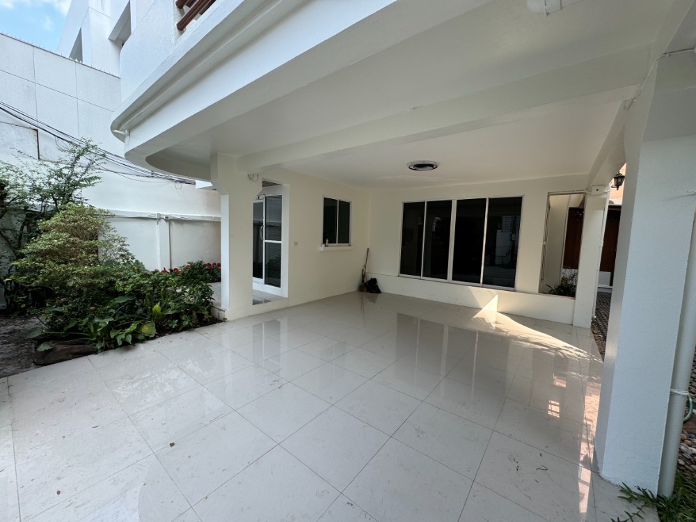 ให้เช่าบ้านสุขุมวิท อโศก ทองหล่อ : for rent Single house in Townhome style on Sukhumvit soi Yak 2 (S03-1932)