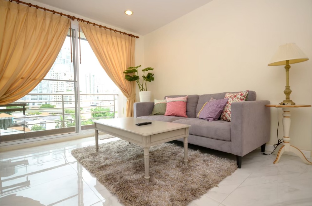 ให้เช่าคอนโดสุขุมวิท อโศก ทองหล่อ : Serene Place Sukhumvit 24 Room for Rent (ปล่อยเช่าคอนโด) Two bedrooms 80 sqm.