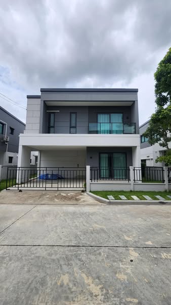 For RentHouseBangna, Bearing, Lasalle : For rent: Centro Bangna 4 bedrooms, single house, best location, next to Mega Bangna