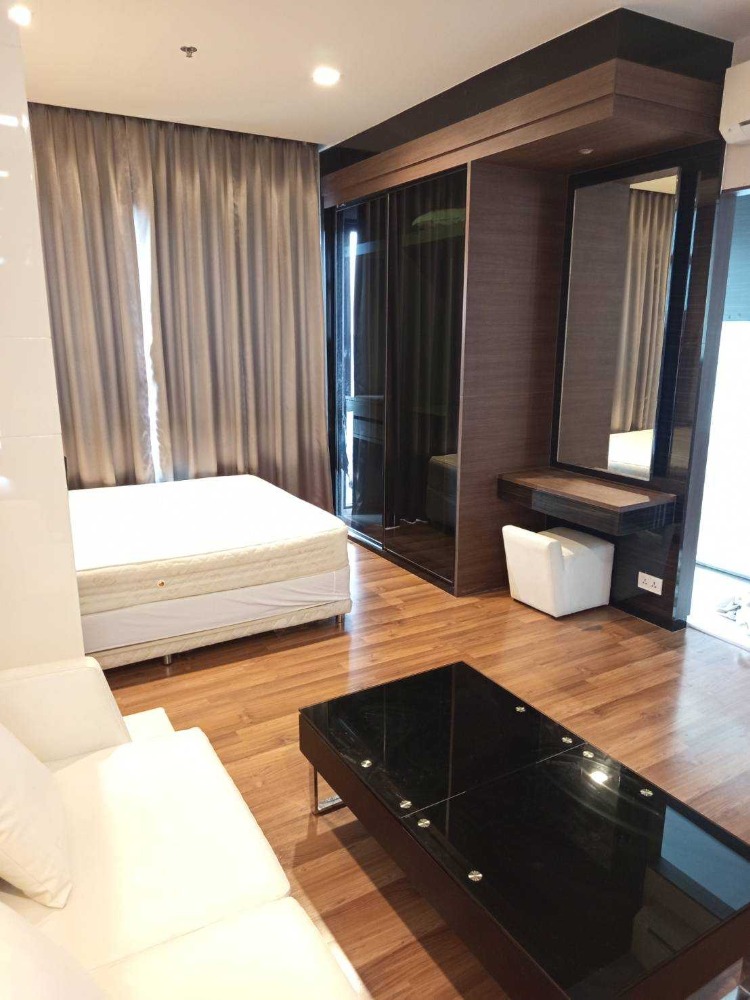 ให้เช่าคอนโดรัชดา ห้วยขวาง : TWP134 (For Rent) Ivy Ampio Studio. Closed to MRT Rama 9 Station.