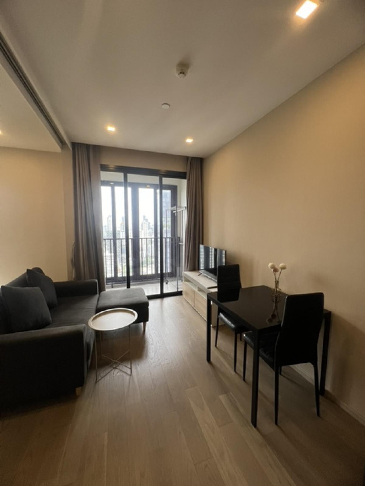 For RentCondoSukhumvit, Asoke, Thonglor : For rent: Ashton Asoke, 32nd floor, only 25,000 per month.