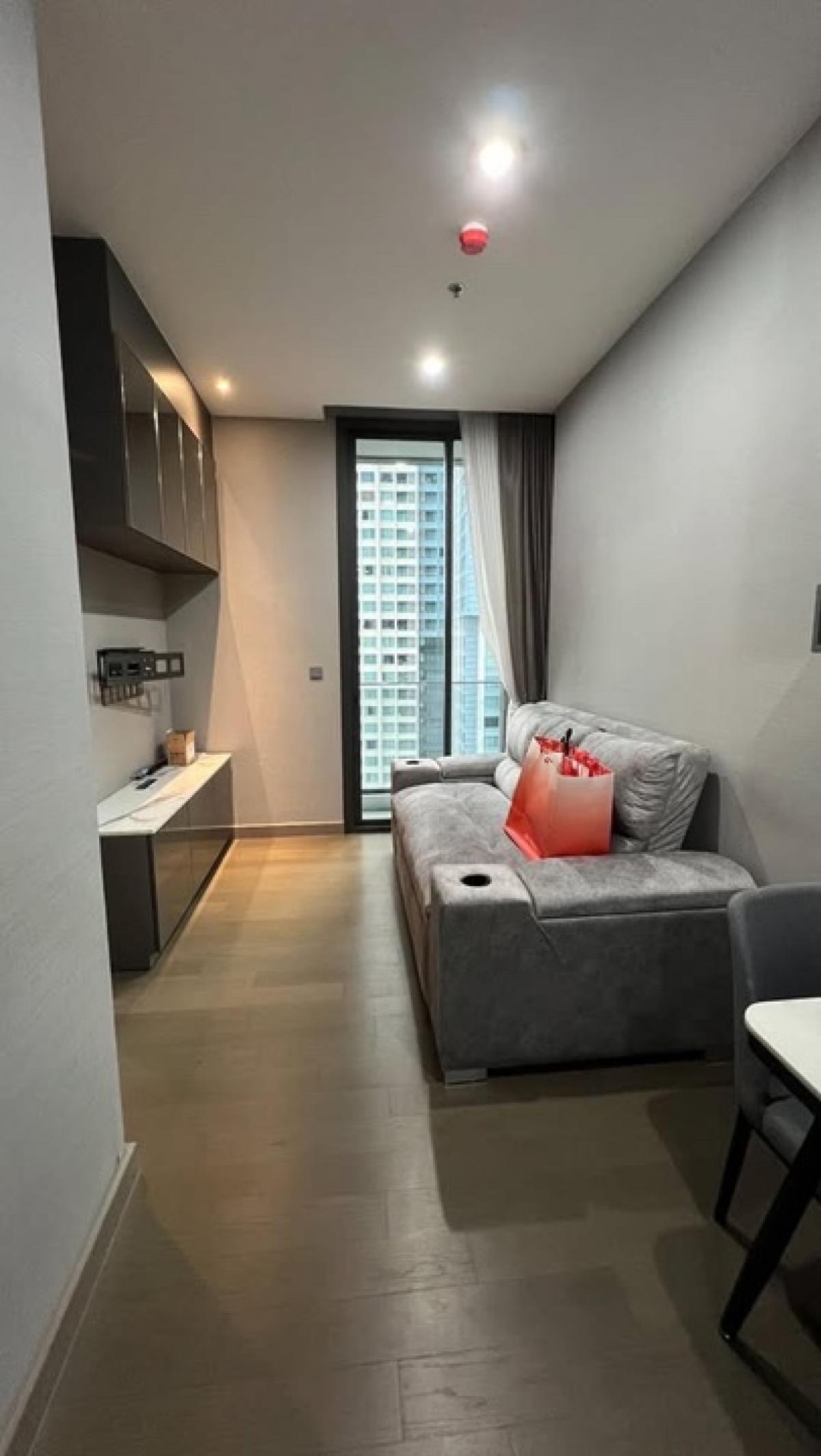 For RentCondoRama9, Petchburi, RCA : For rent, luxury condo, Asoke-Rama 9 area 💚 The Esse At Singha Complex, 1 bedroom, 1 bathroom, 48 sq m. Interested, call 099-263-6615 or 085-554-9989