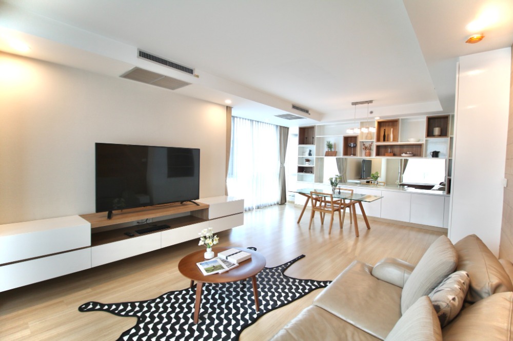 ให้เช่าคอนโด : For Rent:  The Rajdamri **Available now!! Beautiful Decoration, Fully Furnished @65,000 THB/month