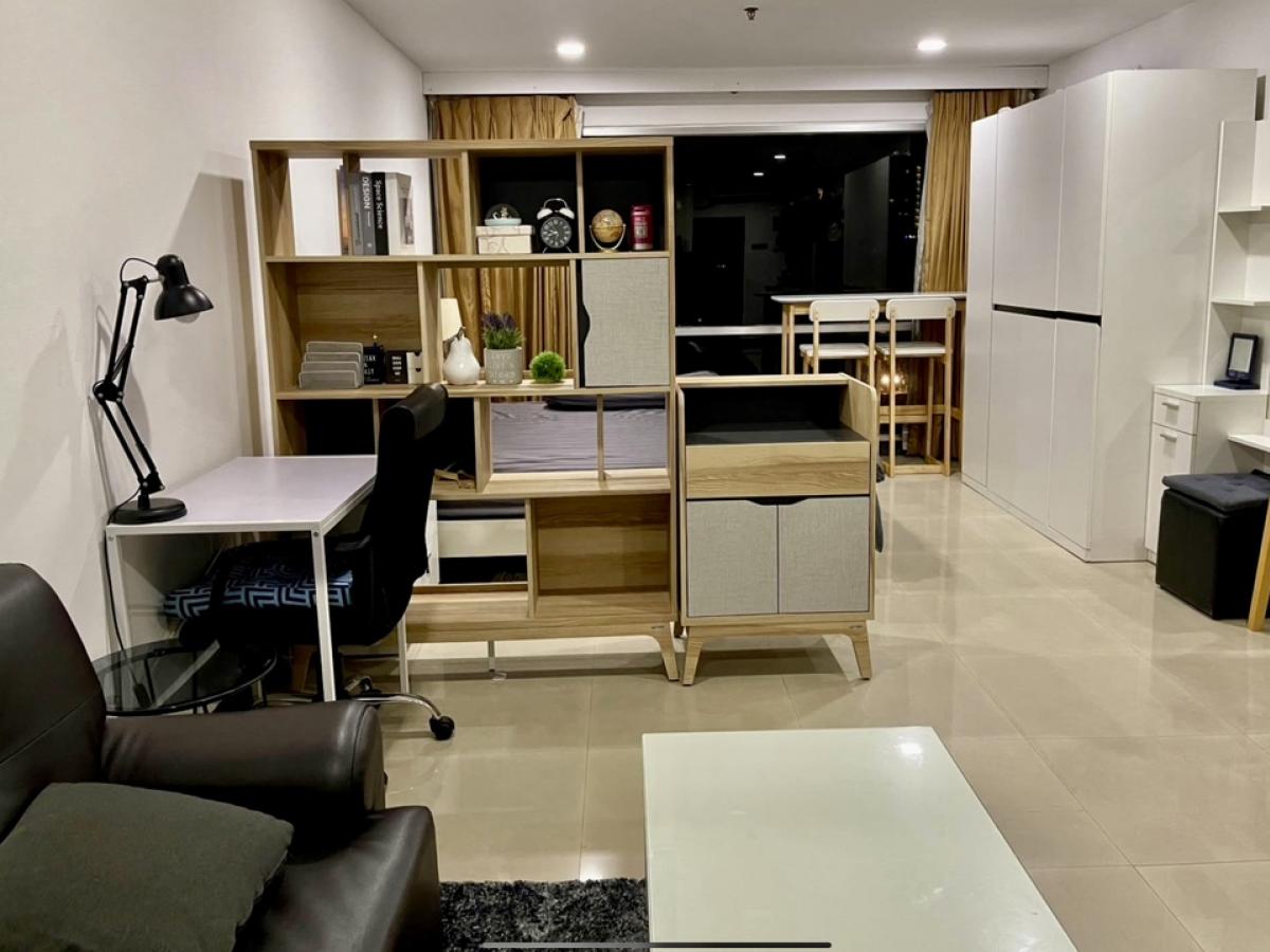 ให้เช่าคอนโดนานา : 🏙 For Rent: Sukhumvit SuiteBeautiful, fully furnished studio condo in the heart of Sukhumvit, near BTS Nana 🚉