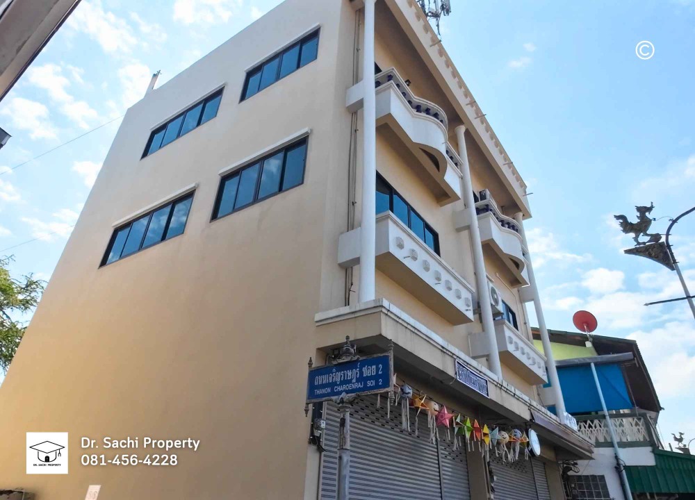 For SaleShop HouseLamphun : Commercial building for sale, Lamphun city, 2 units, 35.1 sq wah. (corner room), near Wat Phra That Hariphunchai