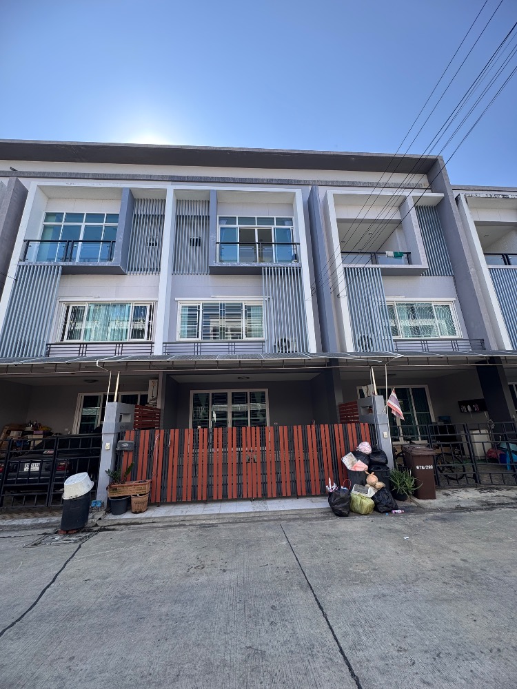 For RentTownhomePattanakan, Srinakarin : Townhouse for rent, The Exclusive Village, Phatthanakan 44, Suan Luang, beautiful house, ready to move in, can do business (N.1496)