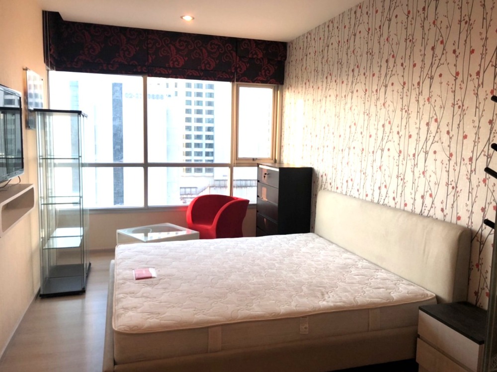 For SaleCondoRatchadapisek, Huaikwang, Suttisan : Condo Life Ratchadapisek for sale, near MRT Huai Khwang 400 m. Large corner room, 2 bedrooms, 2 bathrooms, 65.81 sq.m., beautiful view, complete furniture and appliances Condo Life Ratchadapisek出售，靠近MRT Huai Khwang，400m，