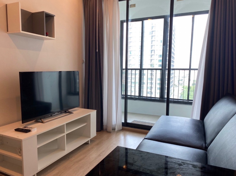 ขายคอนโดท่าพระ ตลาดพลู วุฒากาศ : Urgent sale with tenant!! 30-sqm-one bedroom unit at Ideo Sathorn Tha Phra, good for investment, 4%-5% rental yield per year