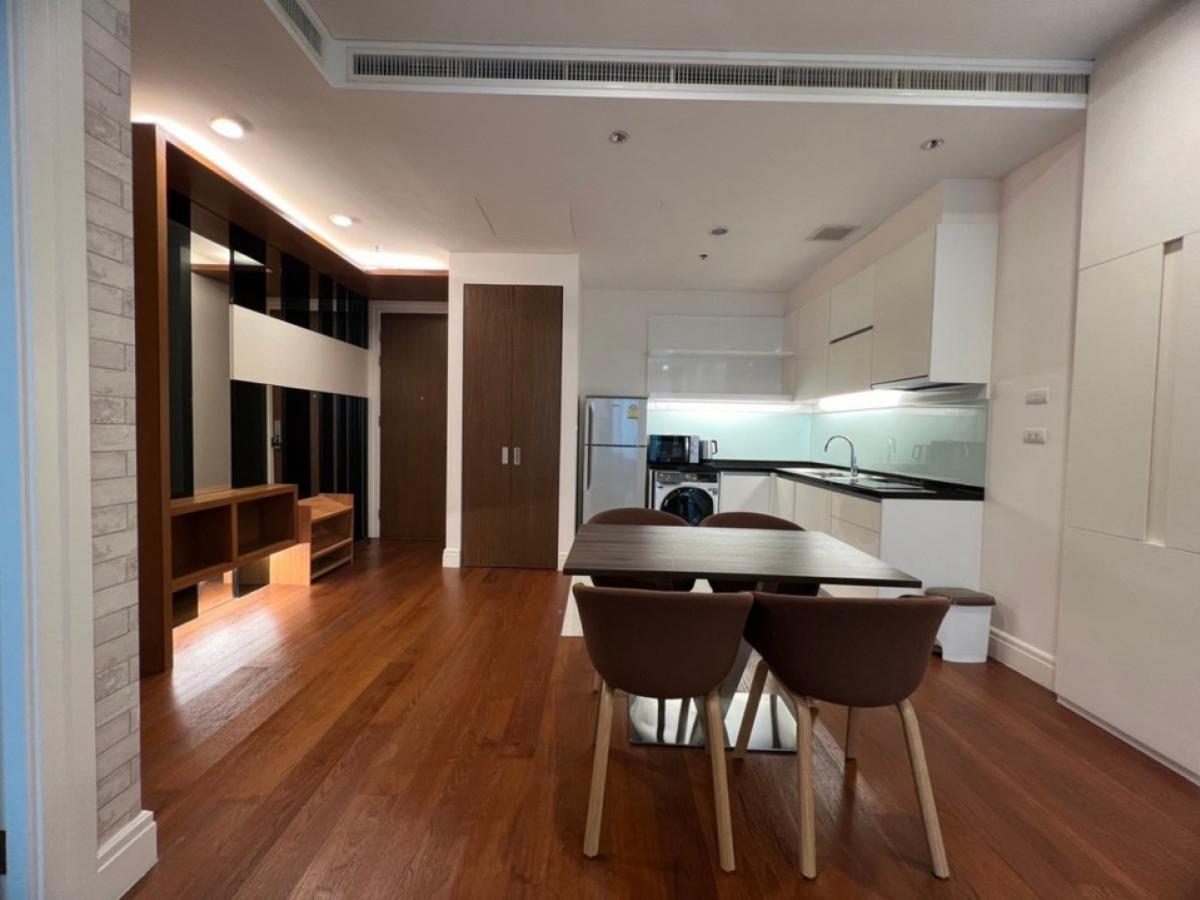 ให้เช่าคอนโดสุขุมวิท อโศก ทองหล่อ : Bright24 : 1-BR modern decor, 67 sqm, high floor. Call 098-654-2399