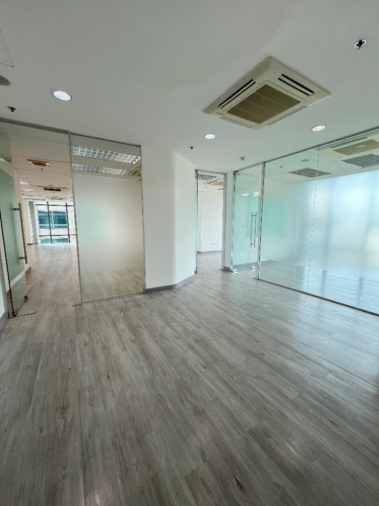 For RentOfficeWitthayu, Chidlom, Langsuan, Ploenchit : For Rent - Renovated Office Space Near BTS Ploenchit