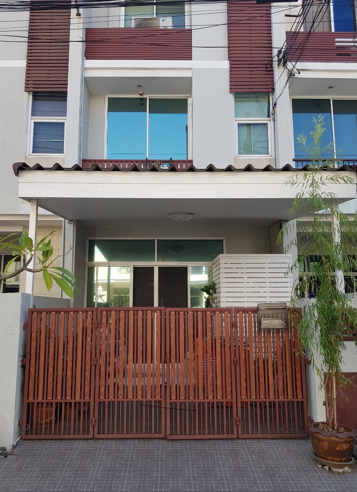 For SaleTownhouseSathorn, Narathiwat : FOR SALES! Modern Townhouse, Thanapat Haus, Nonsi Road, Yannawa, Sathupradit, Rama3