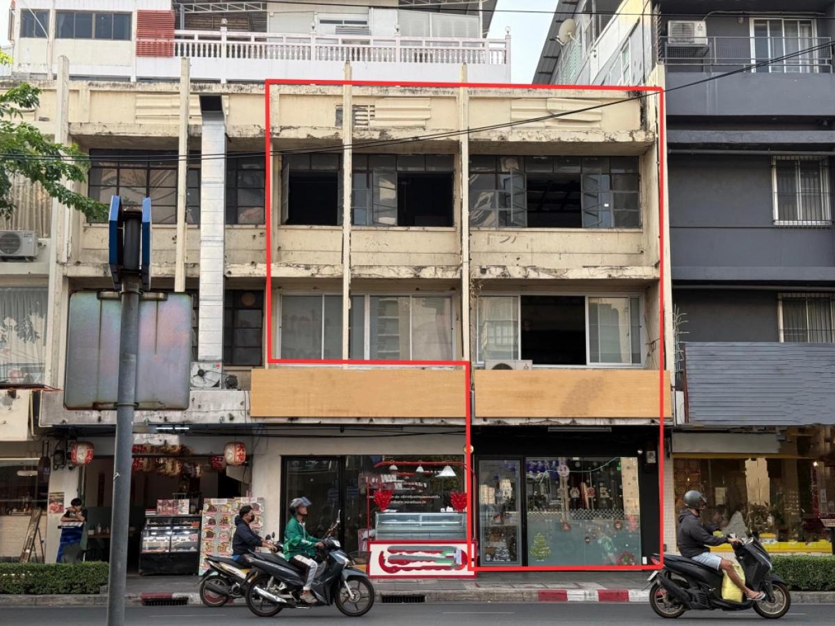 For RentShophouseSiam Paragon ,Chulalongkorn,Samyan : 🏬🎉Prime Commercial Building for Rent – 2 Units, Perfect Location Near BTS National Stadium Location: Phayathai Road, BTS National Stadium

💎 Rent: 120,000 THB/month 💎