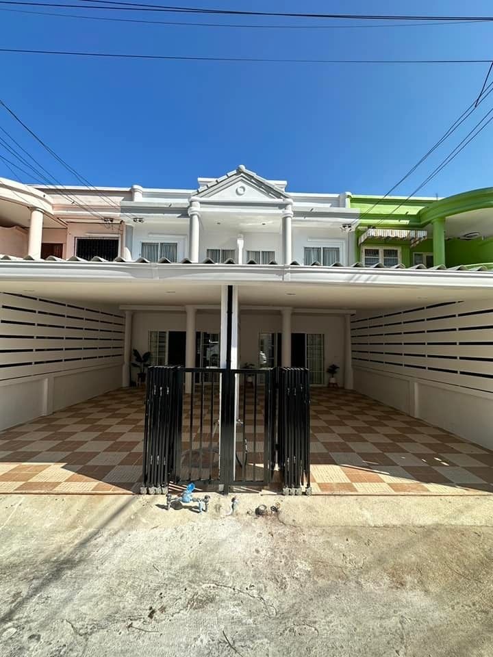 For SaleHousePattaya, Bangsaen, Chonburi : 2-storey townhouse, Central Pattaya, good location