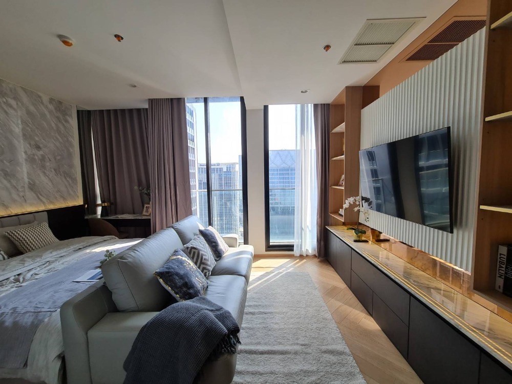 For SaleCondoWitthayu, Chidlom, Langsuan, Ploenchit : Noble Ploenchit luxury condo in the heart of the city, 1 bedroom, near BTS Ploenchit, urgent sale 15.5 million baht"