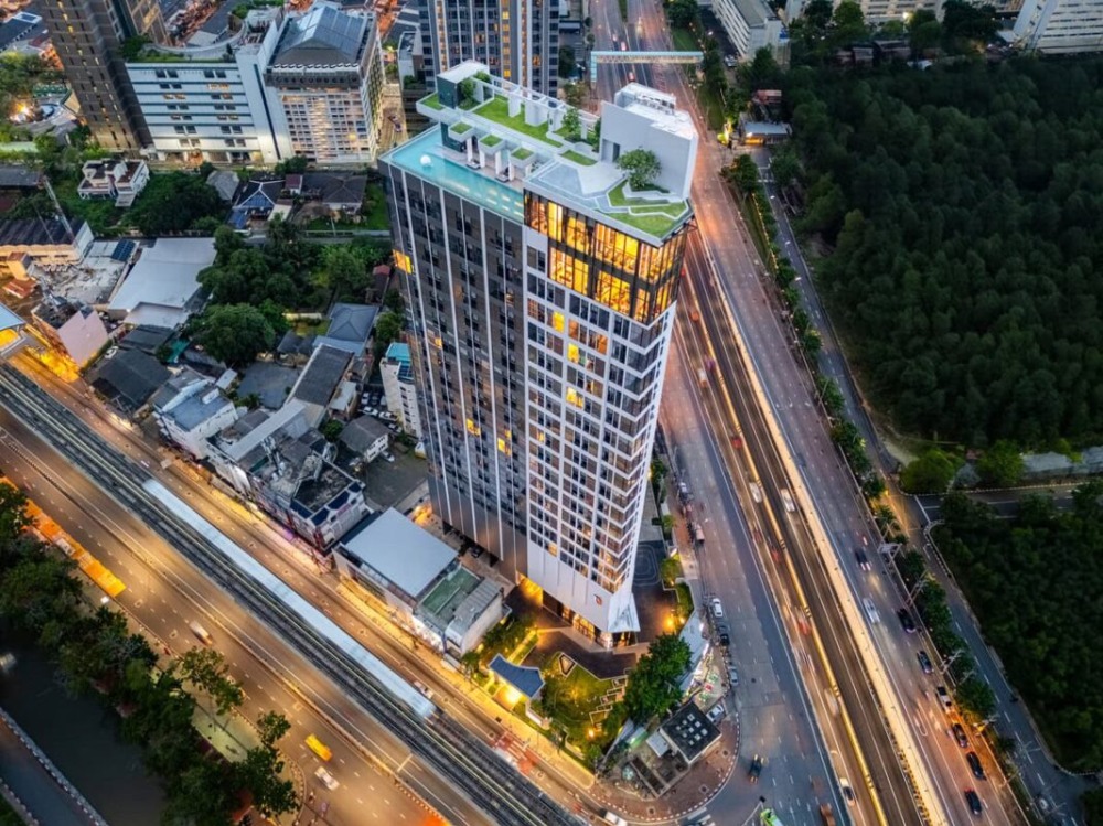 Sale DownCondoKasetsart, Ratchayothin : Selling down payment SO ORIGIN KASET INTERCHANG, 9th floor, room 915, convenient transportation, next to Kasetsart University and close to BTS, only 150 meters.