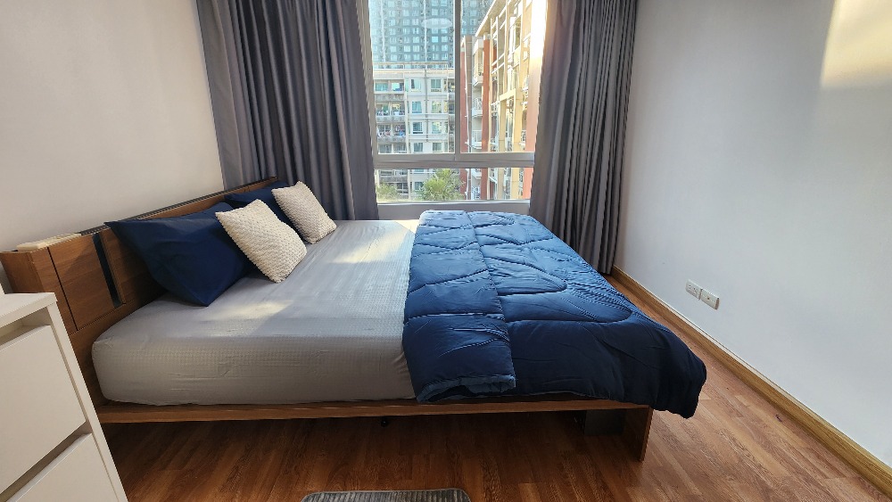 For RentCondoRatchadapisek, Huaikwang, Suttisan : Condo for rent, Ivy Ratchada, 1 bedroom, 42 sq m., fully furnished, electrical appliances included, next to MRT, just bring your bags and move in.