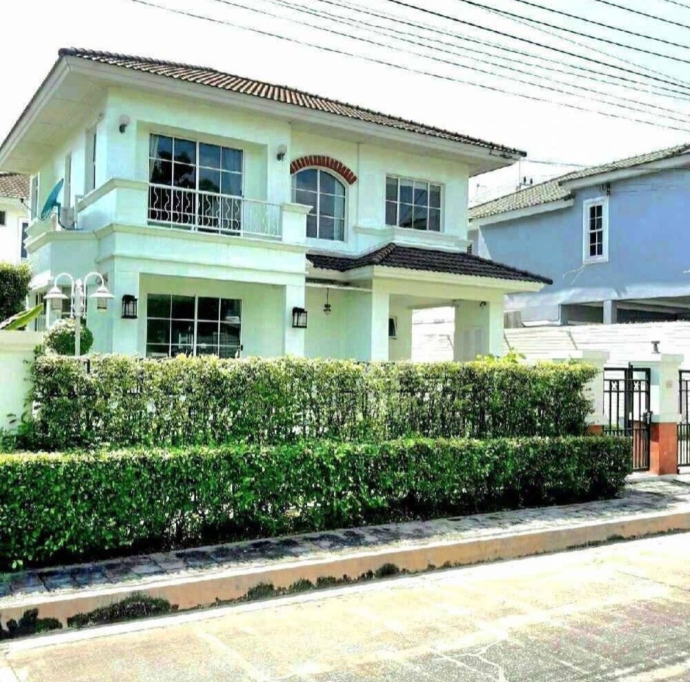 For RentHouseLadkrabang, Suwannaphum Airport : For rent: 2-storey detached house, On Nut-Wongwaen, 3 bedrooms, furnished, ready to move in, near Sirindhorn Hospital, Robinson Lat Krabang, Charter International School, Suvarnabhumi Airport *Cats allowed, dogs not allowed*