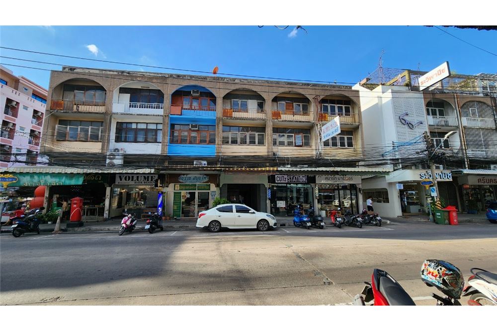 For SaleHousePattaya, Bangsaen, Chonburi : For sale: Commercial building, city center, Sriracha market