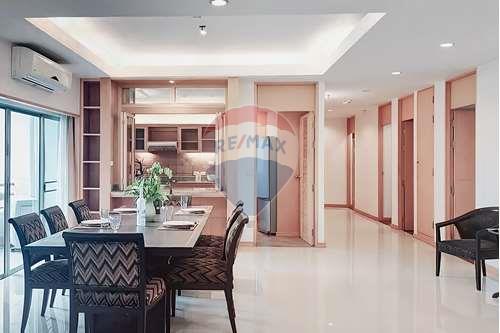 For RentCondoSilom, Saladaeng, Bangrak : Luxury 3-Bed Condo for Rent in Sathorn, Bangkok