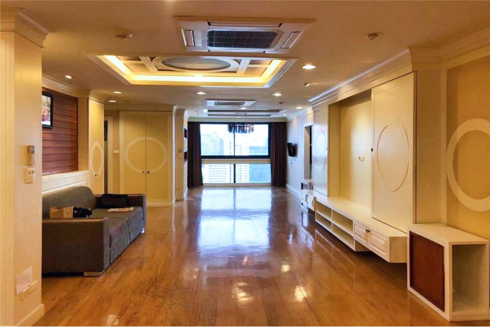 For RentCondoSukhumvit, Asoke, Thonglor : Spacious Pet-Friendly Condo on High Floor at President Park