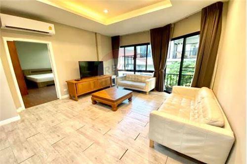 ให้เช่าทาวน์เฮ้าส์/ทาวน์โฮมสุขุมวิท อโศก ทองหล่อ : Serene 2-Bedroom House in Sukhumvit 38