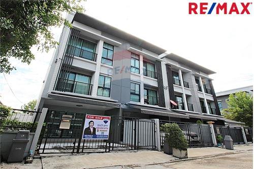 For SaleTownhouseEakachai, Bang Bon : Baan Klang Muang, Rama 2, Phutthabucha, inner corner house, large