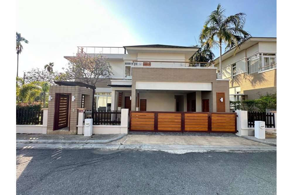 For SaleHousePattaya, Bangsaen, Chonburi : 2-storey house with roof terrace