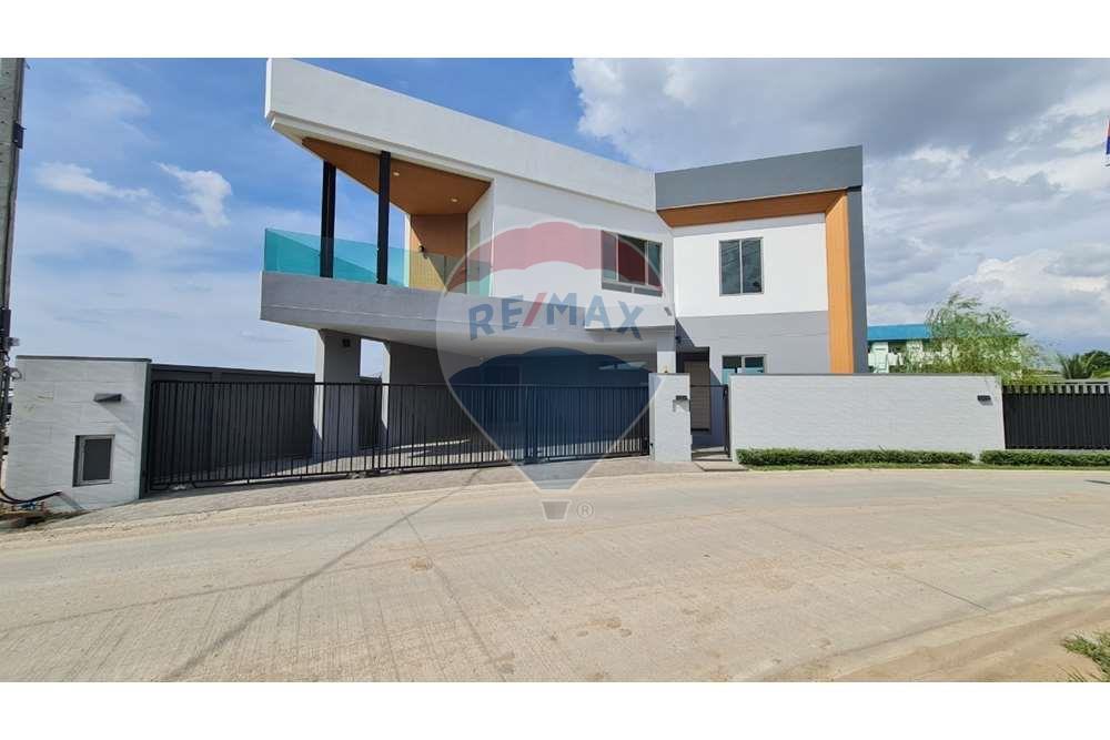 ขายบ้านแจ้งวัฒนะ เมืองทอง : Luxury house, 2-story pool villa, suitable for living