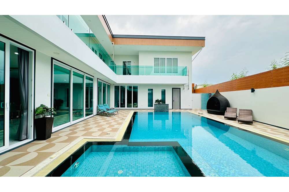 For RentPattaya, Bangsaen, Chonburi : Luxury pool villa for rent