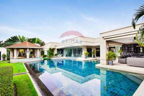 For SaleHousePattaya, Bangsaen, Chonburi : LUXURY POOL VILLA