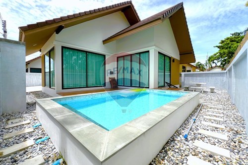 For SaleHousePattaya, Bangsaen, Chonburi : The Maple Pattaya 2 Bedroom Detached House  Fully furnished for Sale