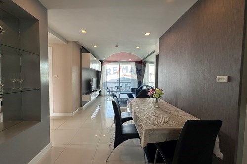 For RentCondoPattaya, Bangsaen, Chonburi : APUS Condominium Large 2 Bedroom Central Pattaya For Rent