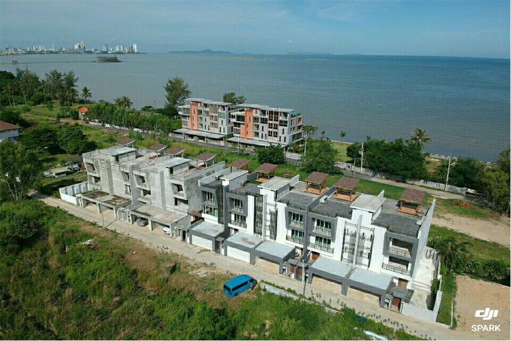 For SaleTownhousePattaya, Bangsaen, Chonburi : Townhome for sale with sea view