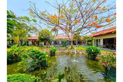 ขายบ้านหัวหิน ประจวบคีรีขันธ์ : Private Modern Tropical Villa, 5 Bed 5 Bath in Sam Roi Yod For Sale