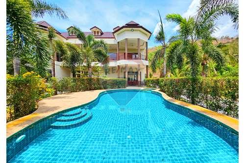 ขายบ้านหัวหิน ประจวบคีรีขันธ์ : Grand Luxury Mansion in a Great Location of Hua Hin, Soi 88 For Sale