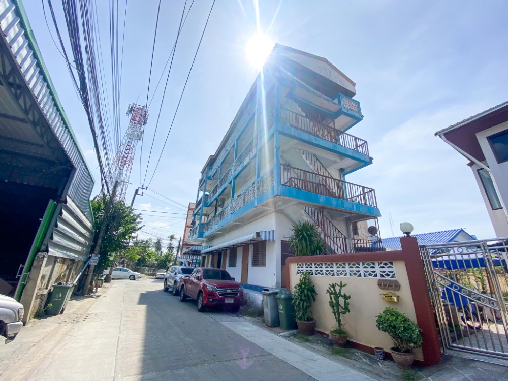 For SaleHotel&Apartment BusinessBang kae, Phetkasem : For Sale: Old Apartment Building Needing Renovation, 12 Rooms, Nakornlung Road, Bang Khae, Bangkok