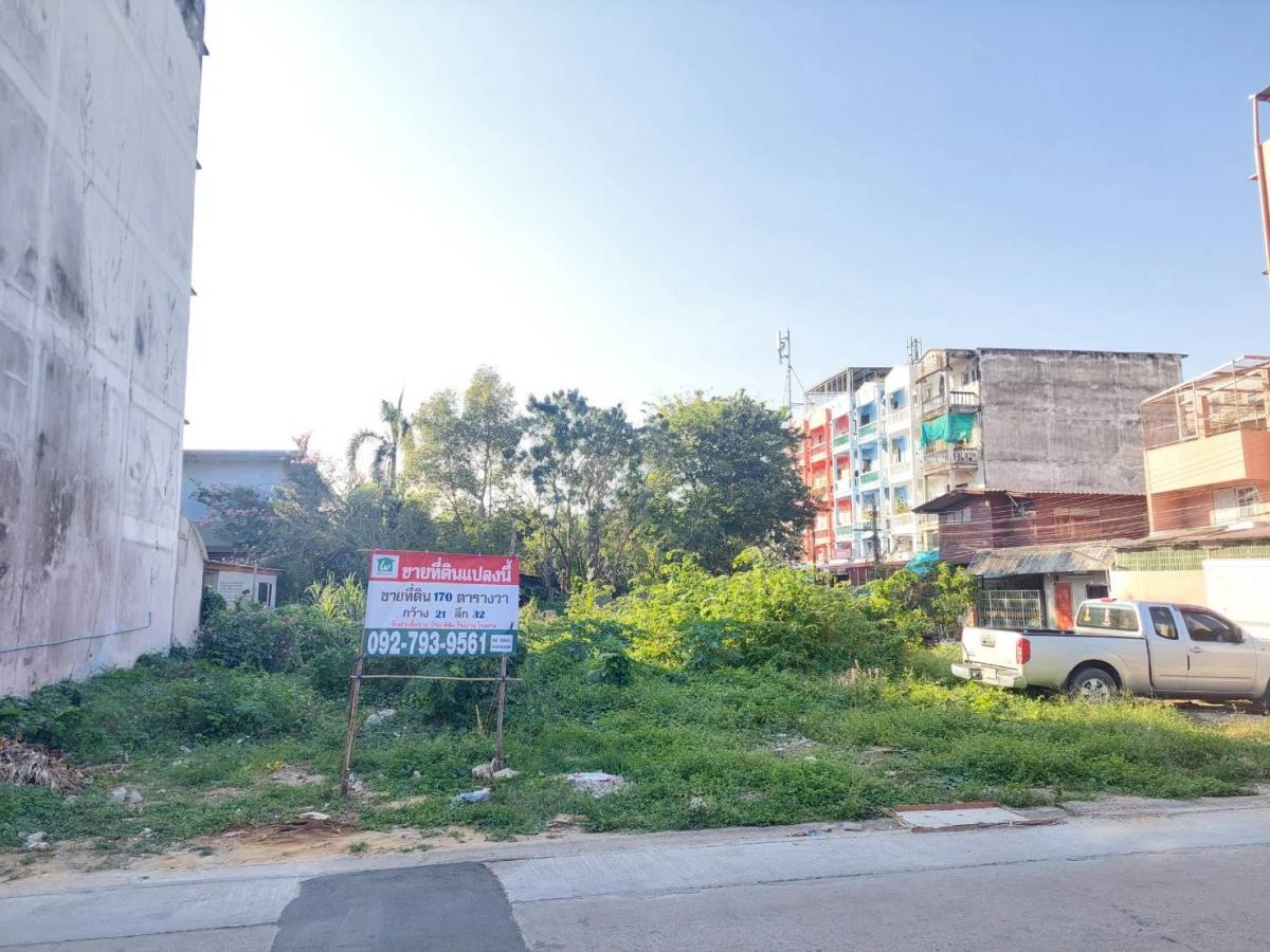 For SaleLandOnnut, Udomsuk : Land for sale at 170 square wah of land on the road, 2 sides into Soi 250 meters in honor. 9 Soi 6 for sale 100,000 per square wah, raising 17 million baht (negotiable)